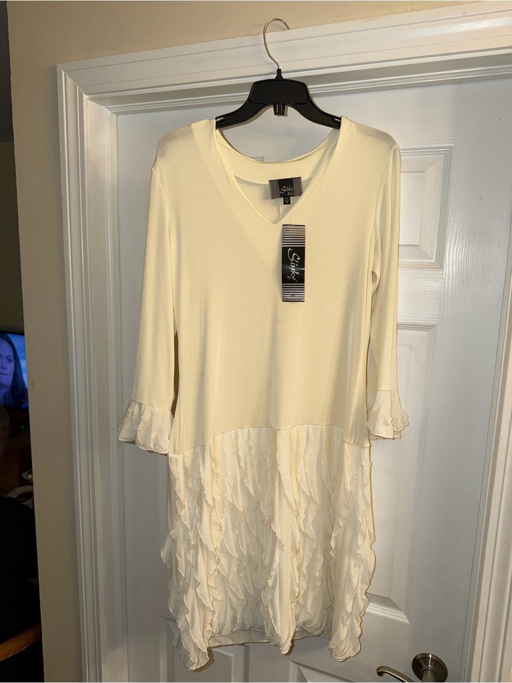 Slinky Brand Cream V-Neck Ruffle-Hem Top